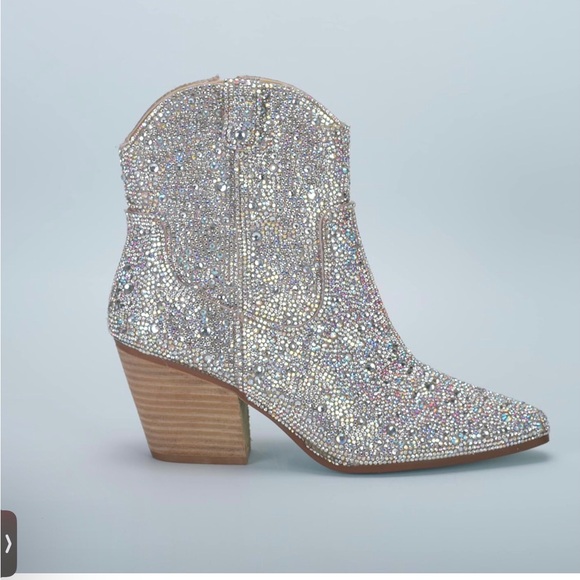 Amazon Shoes - Rhinestone Western Ankle Boot ✨NWOT✨